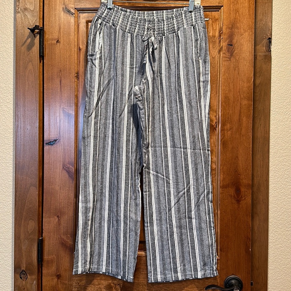 Soft blue and white striped linen wide leg pants!